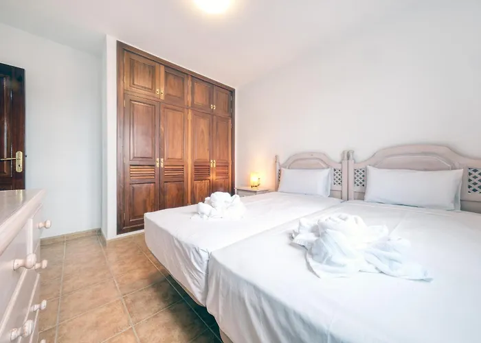 El Charcon B - 10m To The By Lanzarote * Arrieta (Lanzarote)