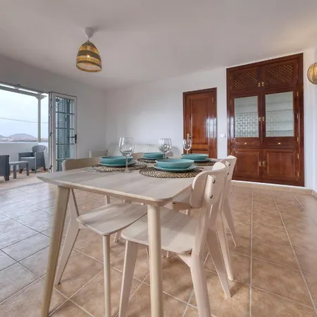 El Charcon B - Beachfront View By Lanzarote 阿列塔