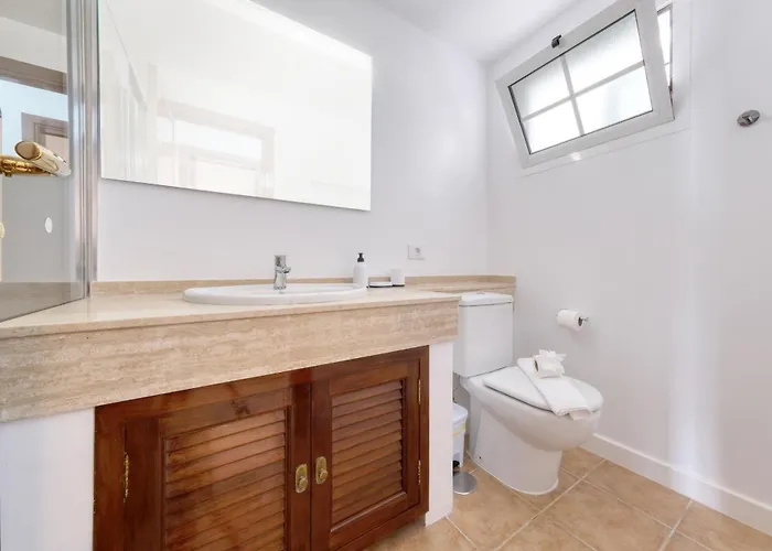 El Charcon B - 10 Meters To The By Lanzarote Arrieta (Lanzarote)